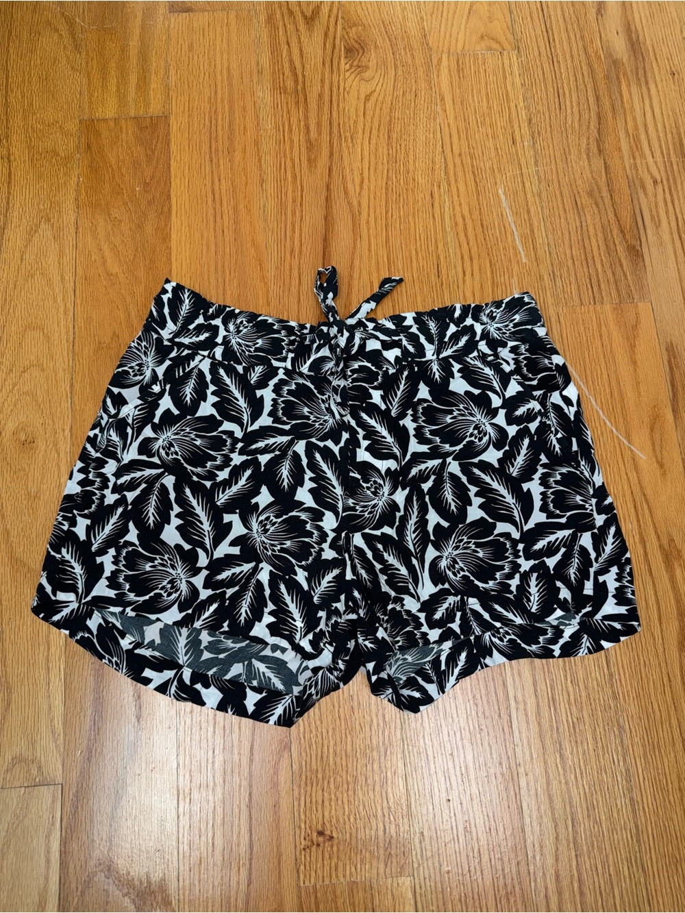 GAP Black & White Floral Elastic-Waist Shorts